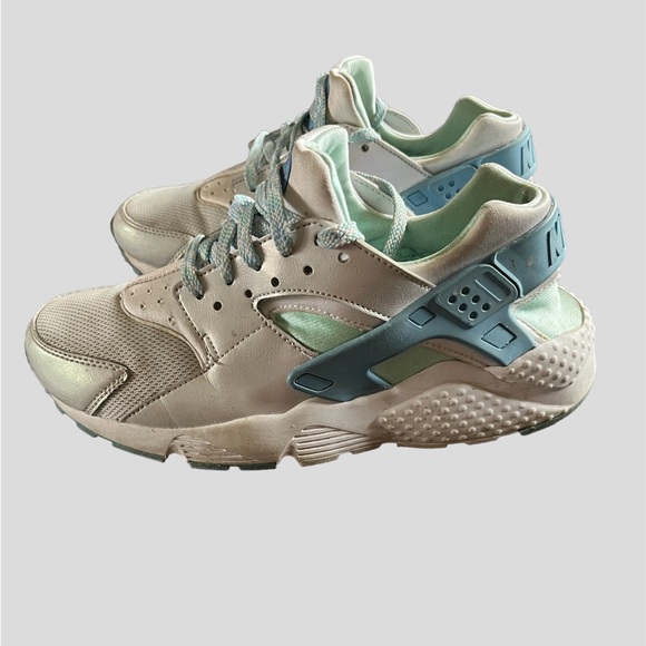 Nike Air Huarache Running Shoe - Picture 5 of 6